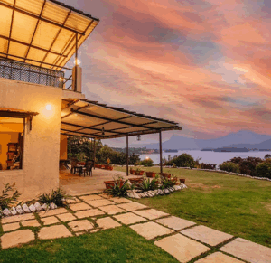 Lakeside house with sunset view and garden